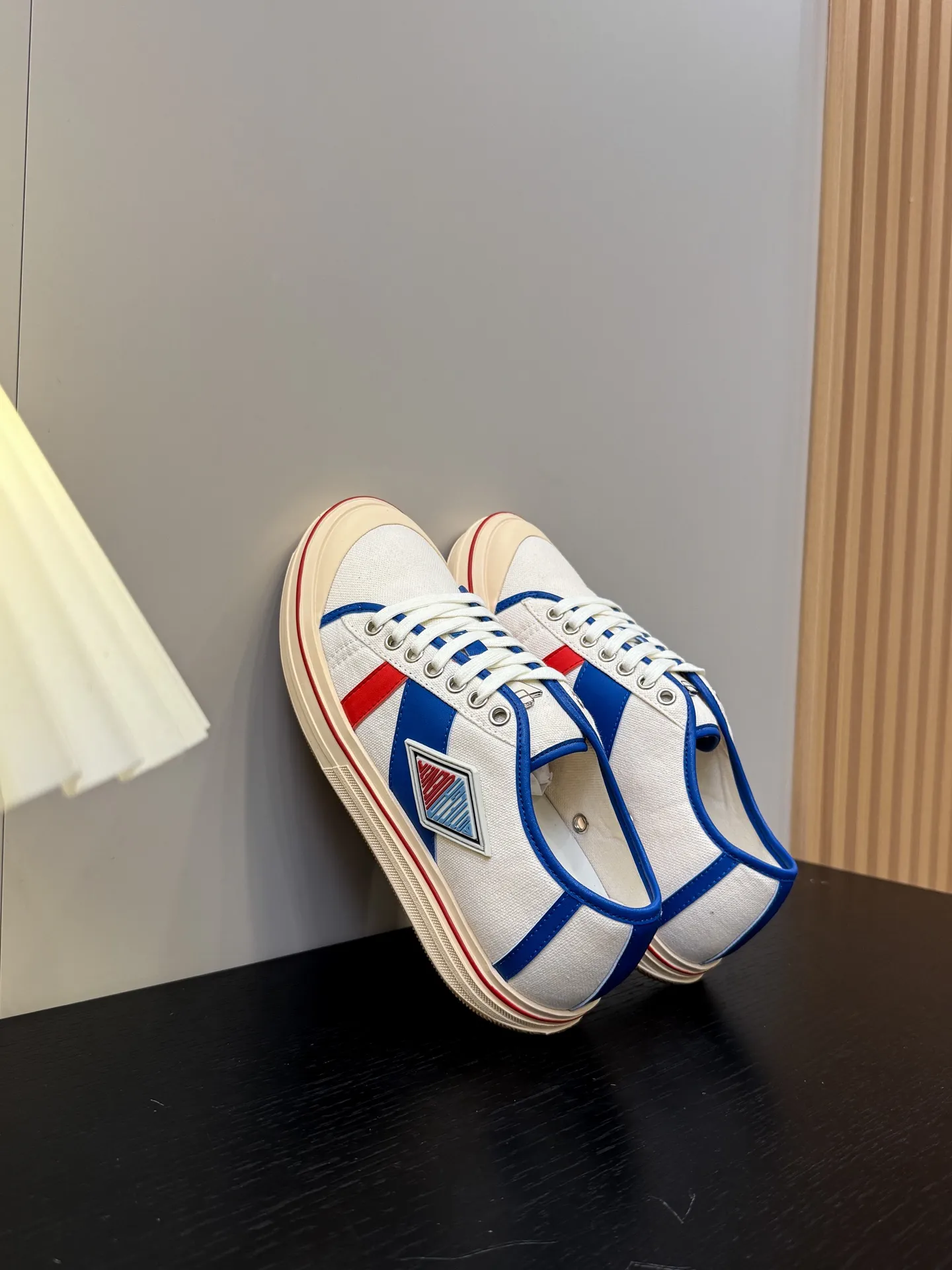 👟👟Ex-factory price 460👟👟 (Men's size +1️⃣0️⃣) BVOrbit's latest 2025 catwalk model, developed 1:1 from the original board, classic color matching elements! This is the biggest highlight of this shoe, eye-catching but not exaggerated design, super cool for daily use, super versatile whether paired with pants, sweaters or skirts, looks good no matter how you wear it, the more you look at it, the more you like it ❗️ Outsole: Original outsole color: 5 colors code number: female 35-40 male 39-44